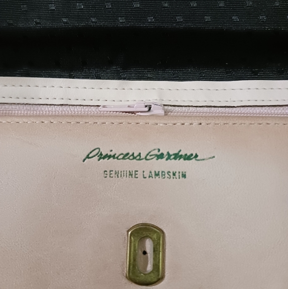 Vintage Princess Gardner Trifold Kiss Lock 👛 👜Lamb Skin Purse Wallet.🎁 👛 👜 - Picture 7 of 16